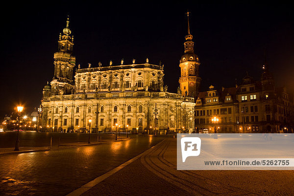 Hofkirche  beleuchtet nachts  Dresden  Deutschland