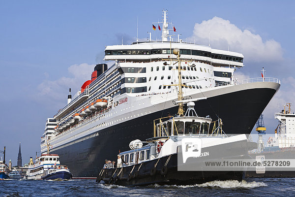 cruise ship Queen Mary 2 leaving Hamburg harbour  Hamburg  Germany  Europe