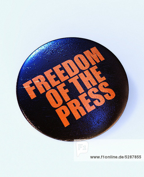Nahaufnahme eines Buttons mit der Aufschrift Freedom of the Press