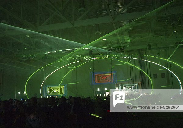 Lasershow in großer Halle