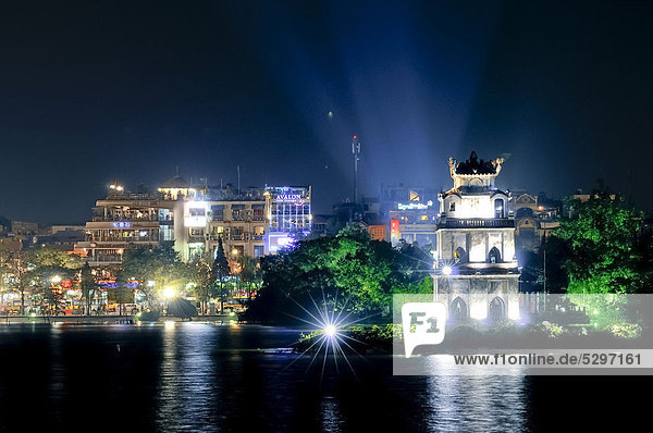 Nachtaufnahme des Schildkrˆtenturm Thap Rua  Tortoise Tower  Hoan-Kiem-See  Hanoi  Nordvietnam  Vietnam  S¸dostasien  Asien