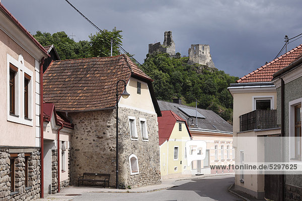 Senftenberg with castle ruins  Kremstal calley  Wachau  Lower Austria  Austria  Europe