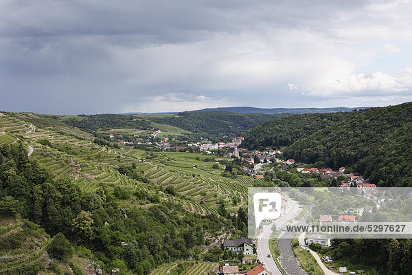 Blick von Burg Senftenberg nach Imbach  Kremstal  Wachau  Niederˆsterreich  ÷sterreich  Europa