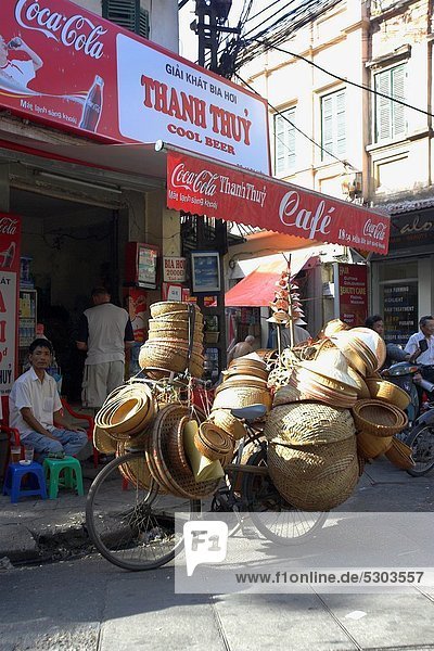 Hanoi  Hauptstadt  Außenaufnahme  Cafe  beladen  Eigentum  Fahrrad  Rad  alt  Viertel Menge  Vietnam  Webstoff