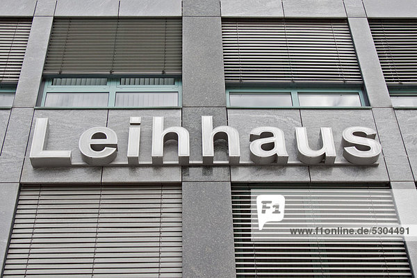 Lettering Leihhaus  German for pawnshop  on a facade