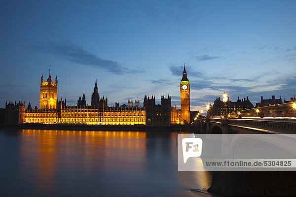 Europa Großbritannien London Hauptstadt Brücke Fluss Themse Westminster Abenddämmerung England Houses of Parliament