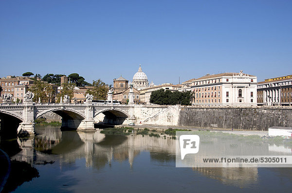 Vatikan mit Tiber im Vordergrund  Rom  Italien  Europa
