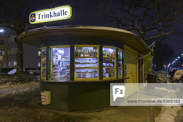 Wasserhäuschen  Kiosk Hohlbeinstraße am Abend mit Beleuchtung  Frankfurt  Hessen  Deutschland  Europa