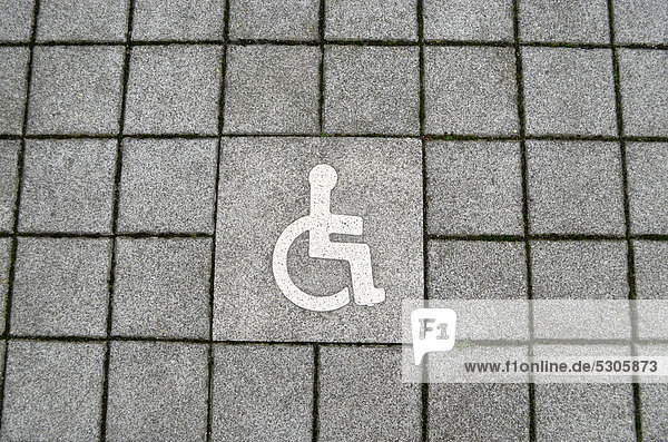 Symbol  Rollstuhlfahrer  Gehweg  Düsseldorf  Nordrhein-Westfalen  Deutschland  Europa