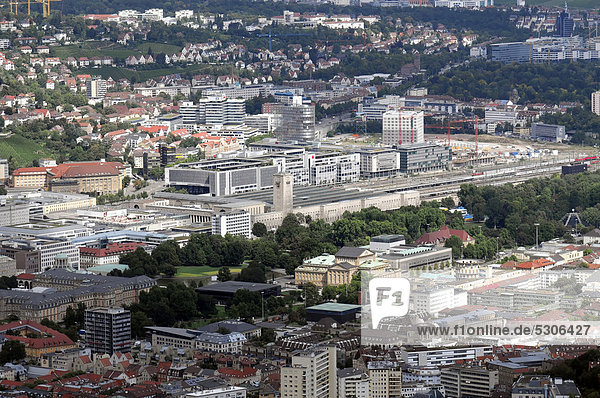 Aussicht vom Stuttgarter Fernsehturm zum Hauptbahnhof  Stuttgart  Baden-Württemberg  Deutschland  Europa