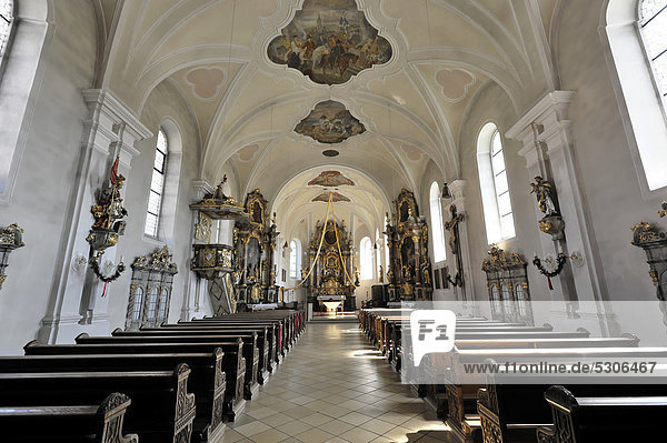 Innenansicht  Pfarrkirche Mariä Himmelfahrt  erstmals erwähnt 1179  Bad Kötzting  Bayern  Deutschland  Europa