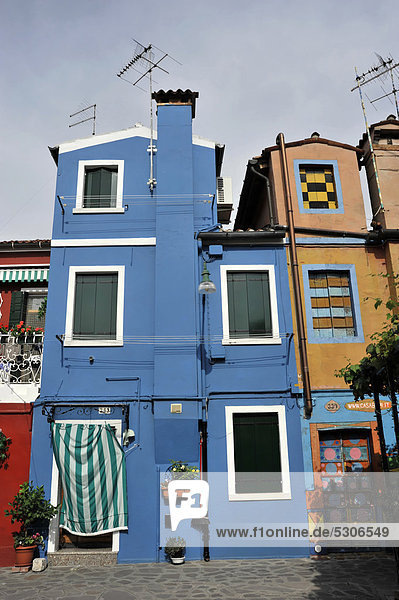 Europa Fassade Hausfassade streichen streicht streichend anstreichen anstreichend Burano Italien