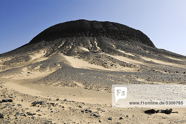 Zeugenberg  Schwarze Wüste nahe Oase Bahariya  Libysche Wüste  Ägypten  Afrika
