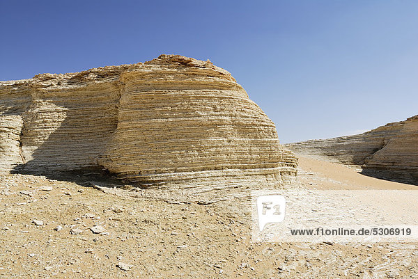Felsformationen  Wüstenlandschaft zwischen Oase Dakhla und Oase Kharga  Libysche Wüste  Sahara  Ägypten  Afrika