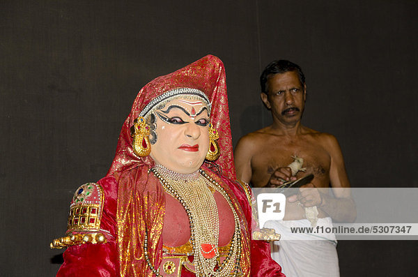 Die Kathakali-Figur Nakrathundi  Varkala  Kerala  Indien  Asien