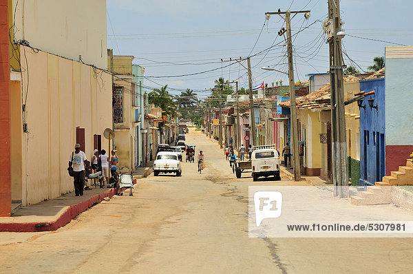 Straßenszene in der Altstadt von Trinidad  Kuba  Karibik