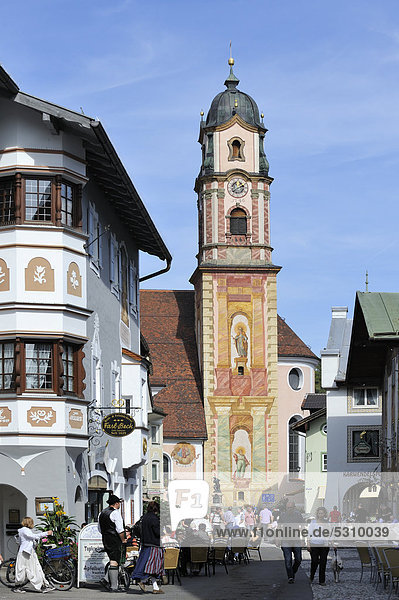 Pfarrkirche St. Peter und Paul  Mittenwald  Werdenfelser Land  Oberbayern  Bayern  Deutschland  Europa  ÖffentlicherGrund