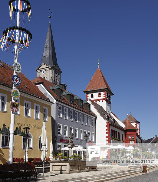 Altes Rathaus und St. Bartholomäus-Kirche  Marktredwitz  Fichtelgebirge  Oberfranken  Franken  Bayern  Deutschland  Europa  ÖffentlicherGrund