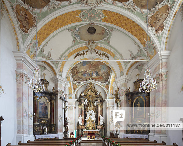 Kirche St Joseph mit Altar von Ignaz Günther  Starnberg  Fünfseenland  Oberbayern  Bayern  Deutschland  Europa