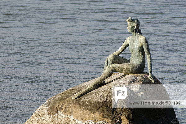 Girl in wet suit  Statue einer modernen Meerjungfrau  Stanley Park  Vancouver  British Columbia  Kanada  Nordamerika