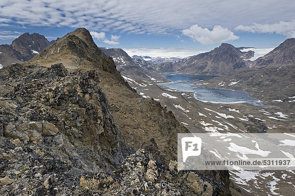 Blick Richtung Inlandeis  vom Hausberg von Tasiilaq oder Ammassalik  Ostgrönland  Grönland