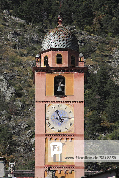 Kirchturm mit Uhr  Tende  DÈpartement Alpes-Maritimes  RÈgion Provence Alpes CÙte d'Azur  Frankreich  Europa