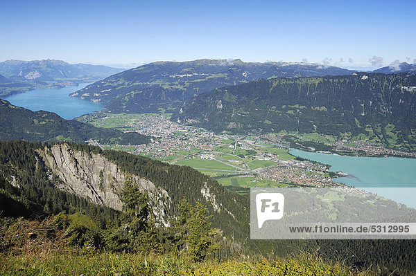 Sicht von der Schynige Platte auf Interlaken mit Thunersee und Brienzersee  Wilderswil  Bern  Schweiz