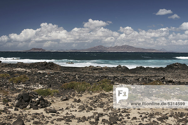Blick auf Lanzarote bei Corralejo Fuerteventura Spanien Europa