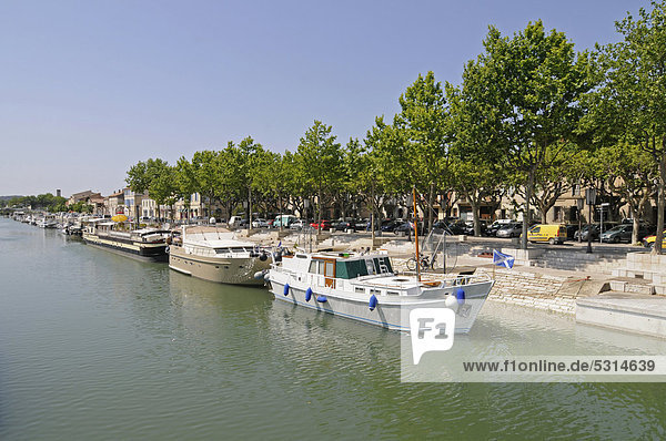 Boats on the Canal du Rhone a Sete canal  Rhone river  canal  marina  Beaucaire  Languedoc-Roussillon region  France  Europe
