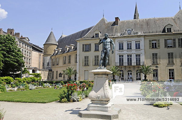 Jardin de Ville  Stadtgarten  Ancien Hotel de Lesdiguieres  Grenoble  Rhone-Alpes  Frankreich  Europa
