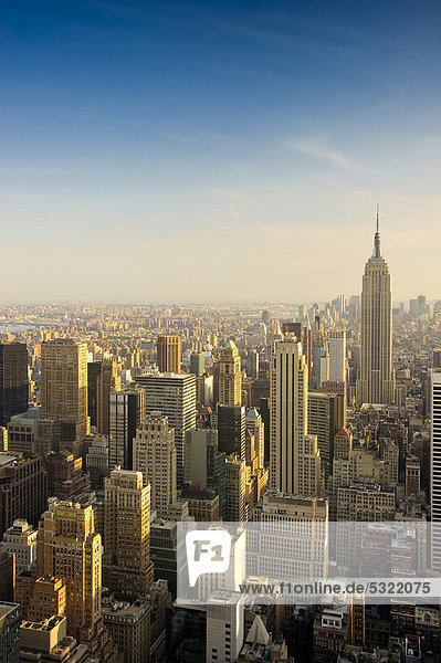 Aussicht vom Rockefeller Center über Manhattan  New York  USA  Amerika