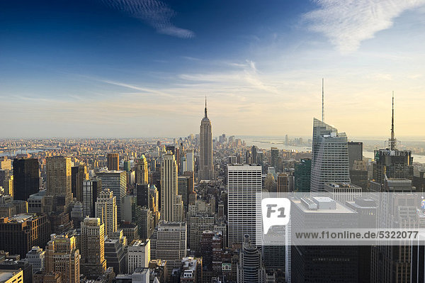 Aussicht vom Rockefeller Center über Manhattan  New York  USA