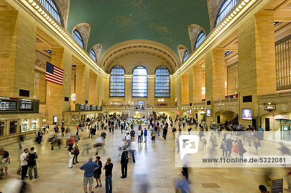 Central Station and people with motion blur  Manhattan  New York  USA  America