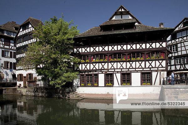 Fachwerkhaus im Viertel Klein-Frankreich  La Petite France  Altstadt  Unesco Weltkulturerbe  Straßburg  Frankreich  Europa