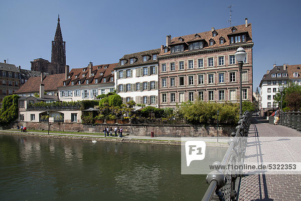 Old town and Strasbourg Cathedral on the Ill river promenade  Unesco World Heritage Site  Strasbourg  Alsace  France  Europe