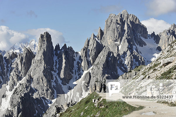Bergpanorama Richtung Süden  Nähe Lavaredo Hütte 2344m  im Hochpustertal  Sexten  Dolomiten  Südtirol  Italien  Europa