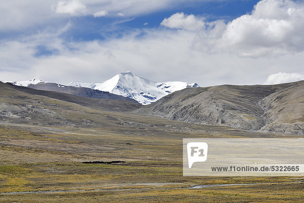 Schneebedeckte Gipfel am Lhakpa La Pass  Friendship Highway zwischen Lhatse und Tingri  Tibet  China  Asien
