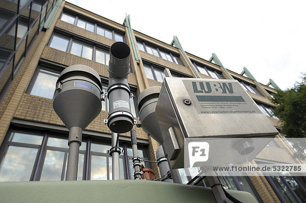 in der Stuttgarter Innenstadt werden regelmäßig die bundesweit höchsten Feinstaubwerte gemessen Stuttgart Baden-Württemberg Deutschland Europa'