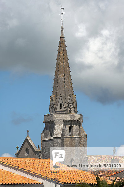 Glockenturm  Pfarrkirche Notre Dame de líAssomption  Sainte Marie  Ile de Re  Departement Charentes Maritime  Frankreich  Europa