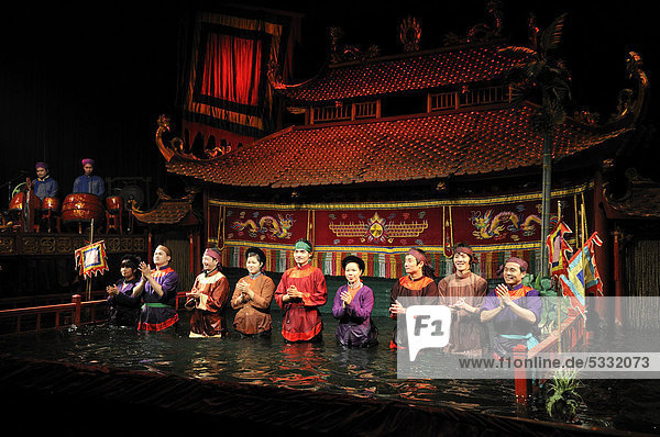 Puppeteers in the Thang Long Water Puppet Theatre  Hanoi  North Vietnam  Vietnam  Southeast Asia  Asia