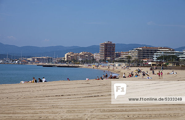 Frankreich Europa Mensch Menschen Strand Cote d Azur Alpes-Maritimes Südfrankreich