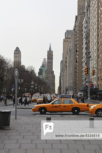 Yellow Cab Taxis in Manhattan  New York City  Vereinigte Staaten  USA  Amerika