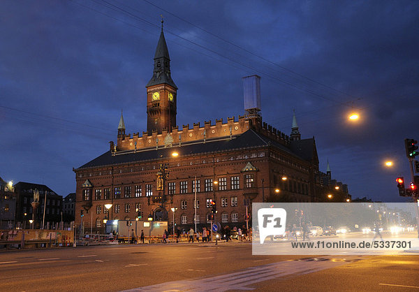 Rathaus  Rathausplatz  Nachtaufnahme  Kopenhagen  Dänemark  Skandinavien  ÖffentlicherGrund