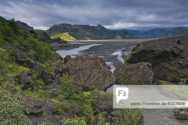 Fluss Kross·  _Ûrsmörk oder Thorsmörk Bergrücken  isländisches Hochland  Südisland  Island  Europa