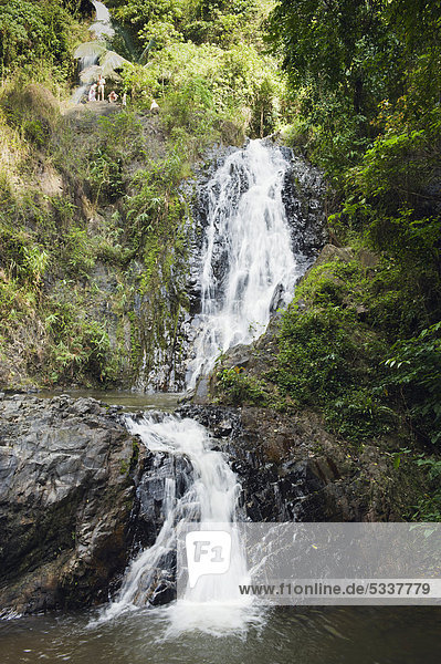 Wasserfall im Dschungel im Khao Phanom Bencha Nationalpark  Krabi  Thailand  Asien