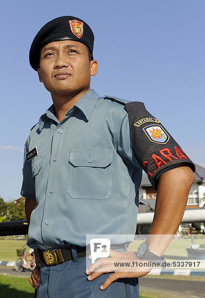 Marine-Soldat  Denpasar  Bali  Indonesien  Südostasien