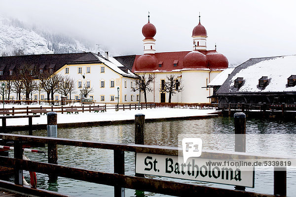 St. Bartholomä am Königssee im Winter  Berchtesgadener Alpen  Bayern  Deutschland  Europa