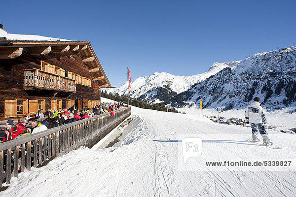 Europa  Snowboardfahrer  Restaurant  Österreich  Vorarlberg