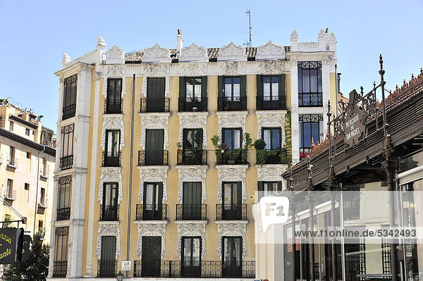 Madrid Hauptstadt Europa Gebäude Fassade Hausfassade Spanien