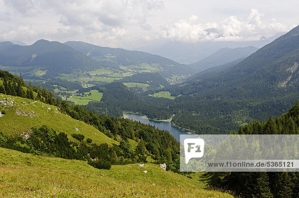 Blick von der Halsalm auf Ramsau und den Hintersee  Berchtesgadener Nationalpark  Hintersee  Berchtesgaden  Oberbayern  Bayern  Deutschland  Europa